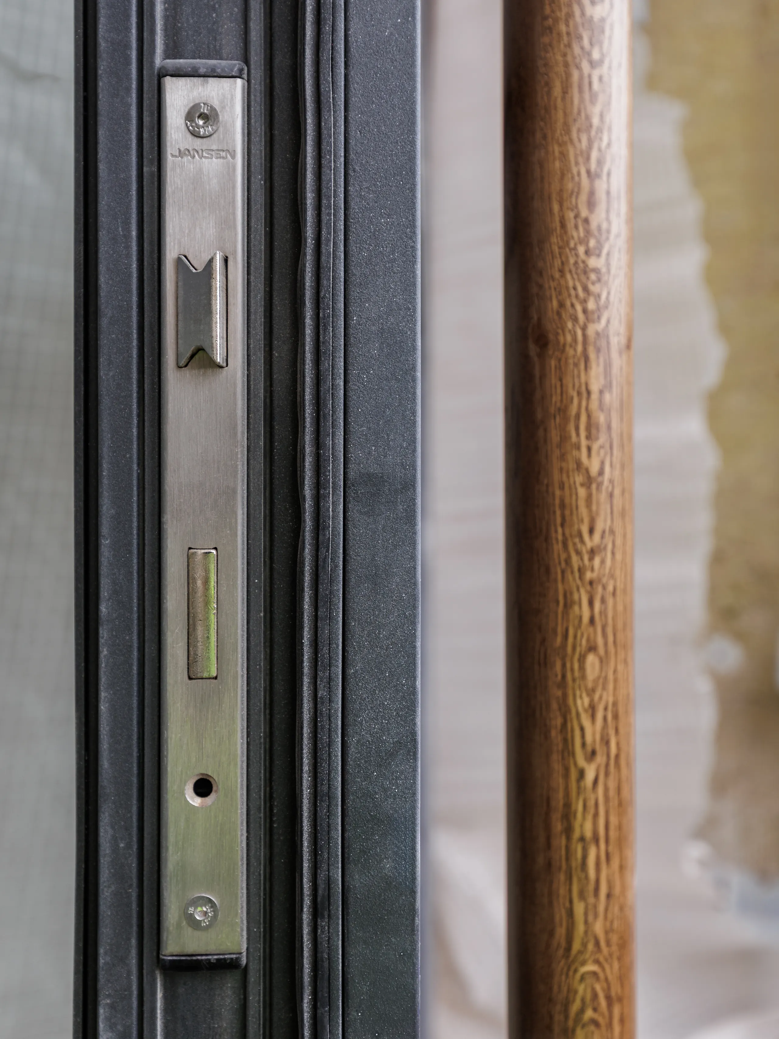Jansen door hardware